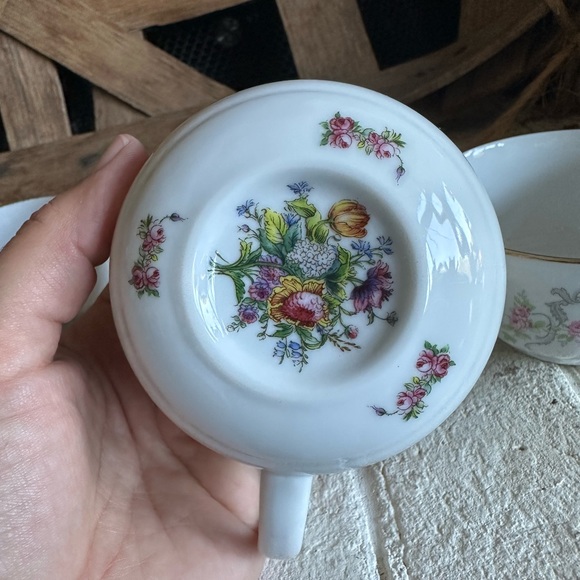 Teacup lot, three tree cups with one saucer - Picture 5 of 8